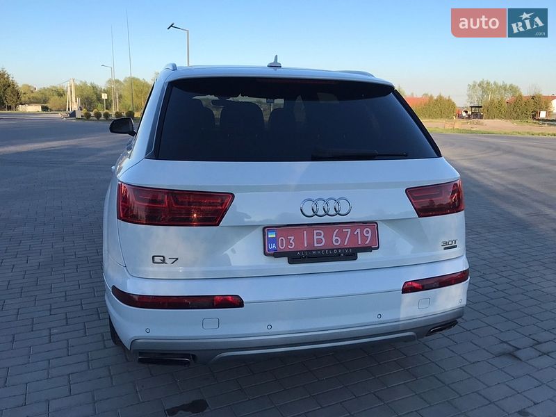 Внедорожник / Кроссовер Audi Q7 2017 в Сокале