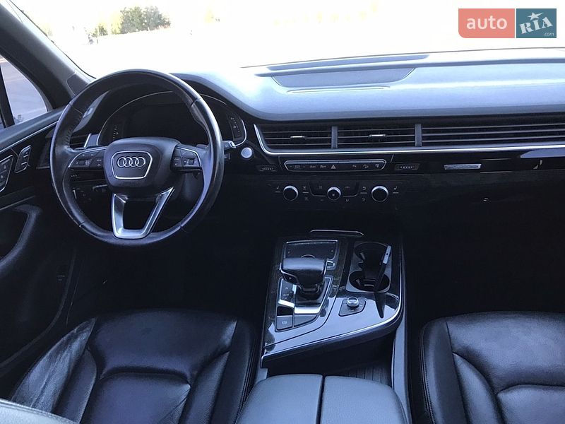 Внедорожник / Кроссовер Audi Q7 2017 в Сокале