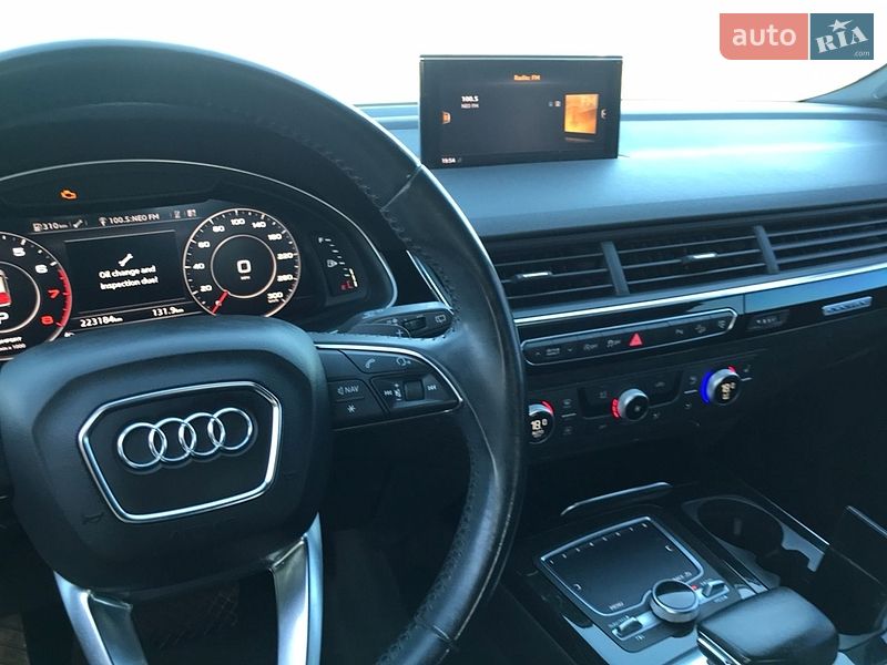 Внедорожник / Кроссовер Audi Q7 2017 в Сокале