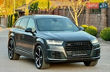 Позашляховик / Кросовер Audi Q7 2018 в Рівному