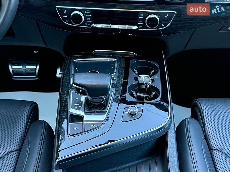 Позашляховик / Кросовер Audi Q7 2018 в Рівному