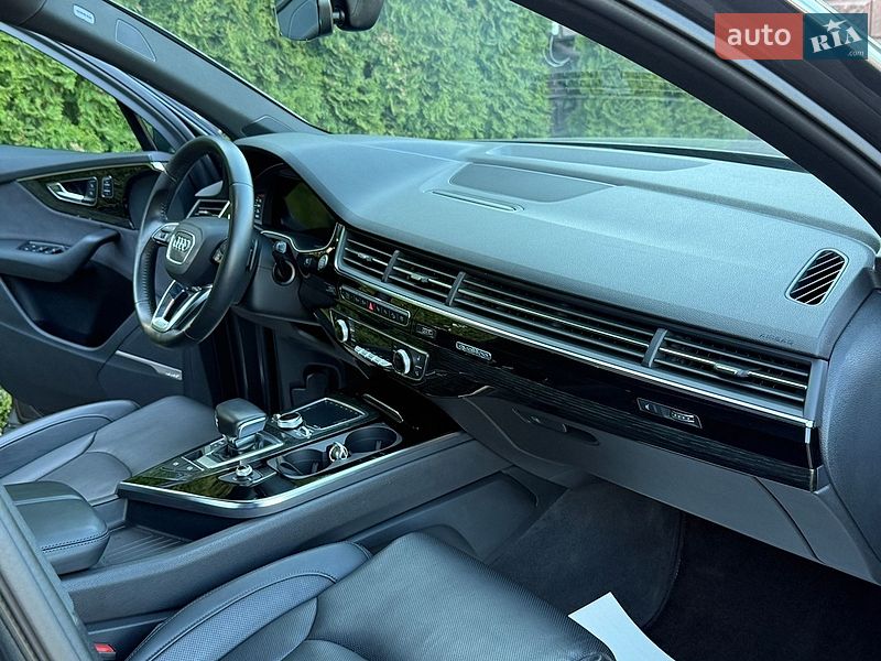 Позашляховик / Кросовер Audi Q7 2018 в Рівному