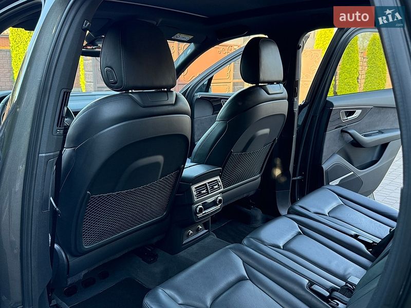 Позашляховик / Кросовер Audi Q7 2018 в Рівному
