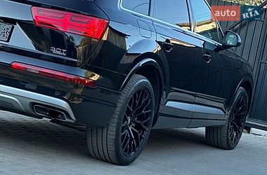 Внедорожник / Кроссовер Audi Q7 2017 в Сарнах