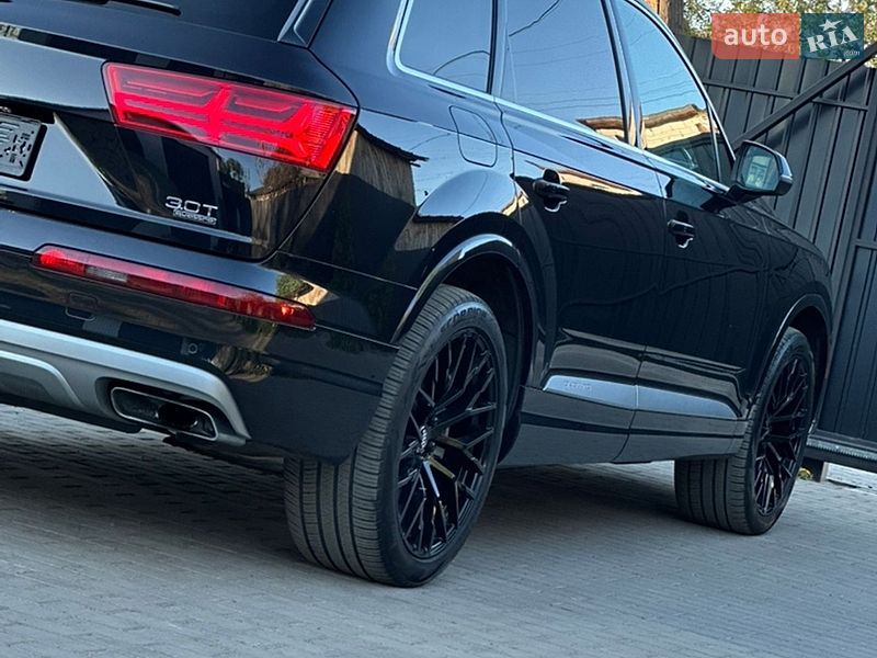 Внедорожник / Кроссовер Audi Q7 2017 в Сарнах