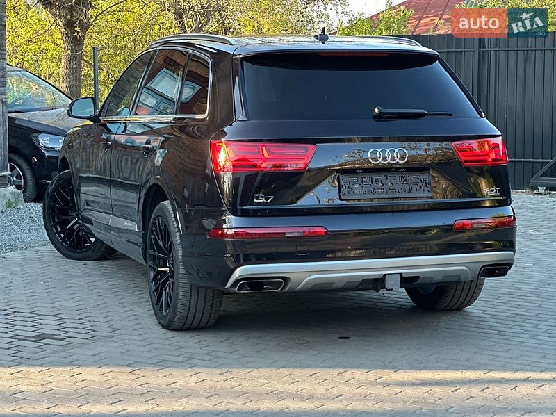 Внедорожник / Кроссовер Audi Q7 2017 в Сарнах