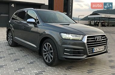 Внедорожник / Кроссовер Audi Q7 2016 в Хусте
