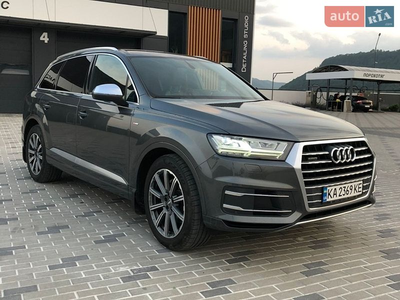 Внедорожник / Кроссовер Audi Q7 2016 в Хусте