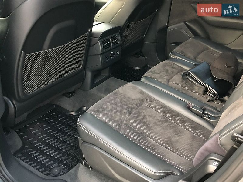 Внедорожник / Кроссовер Audi Q7 2016 в Хусте
