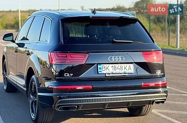 Внедорожник / Кроссовер Audi Q7 2017 в Ровно