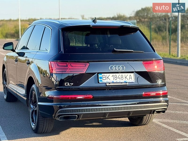 Внедорожник / Кроссовер Audi Q7 2017 в Ровно