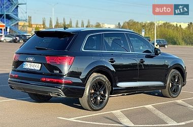 Внедорожник / Кроссовер Audi Q7 2017 в Ровно