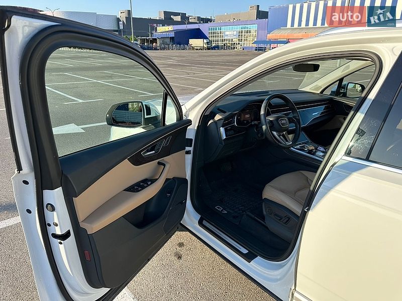 Внедорожник / Кроссовер Audi Q7 2020 в Киеве