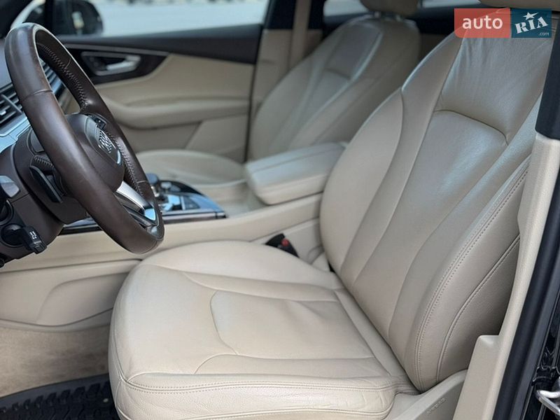 Внедорожник / Кроссовер Audi Q7 2016 в Дубно