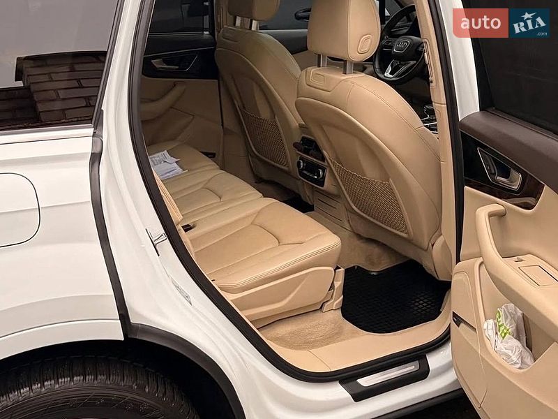 Позашляховик / Кросовер Audi Q7 2017 в Львові