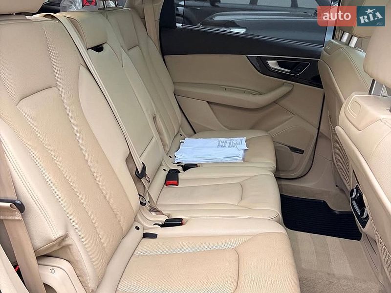 Позашляховик / Кросовер Audi Q7 2017 в Львові