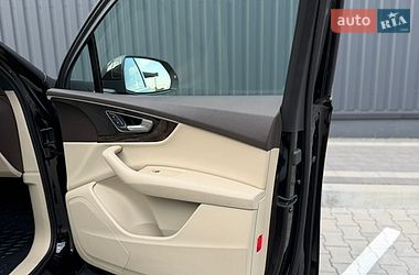 Внедорожник / Кроссовер Audi Q7 2016 в Дубно