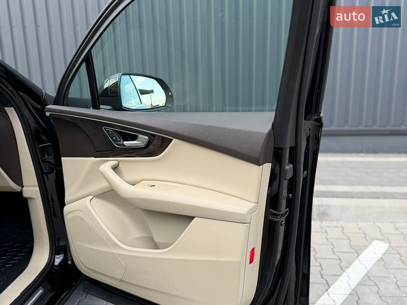 Внедорожник / Кроссовер Audi Q7 2016 в Дубно