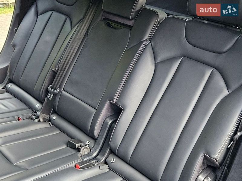 Внедорожник / Кроссовер Audi Q7 2015 в Сваляве