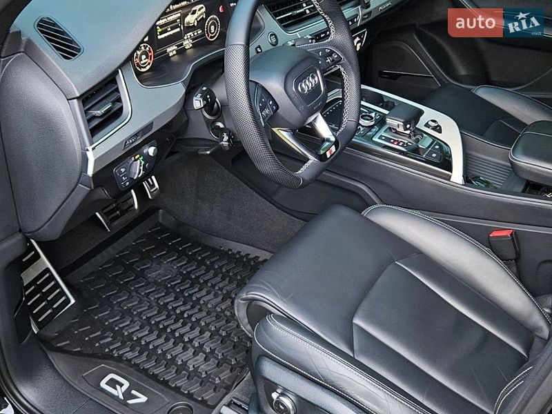 Внедорожник / Кроссовер Audi Q7 2015 в Сваляве