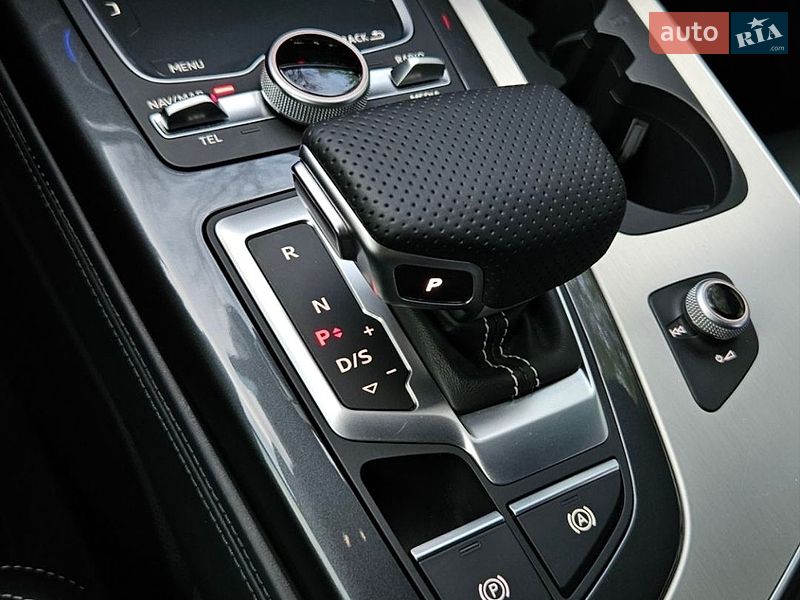 Внедорожник / Кроссовер Audi Q7 2015 в Сваляве