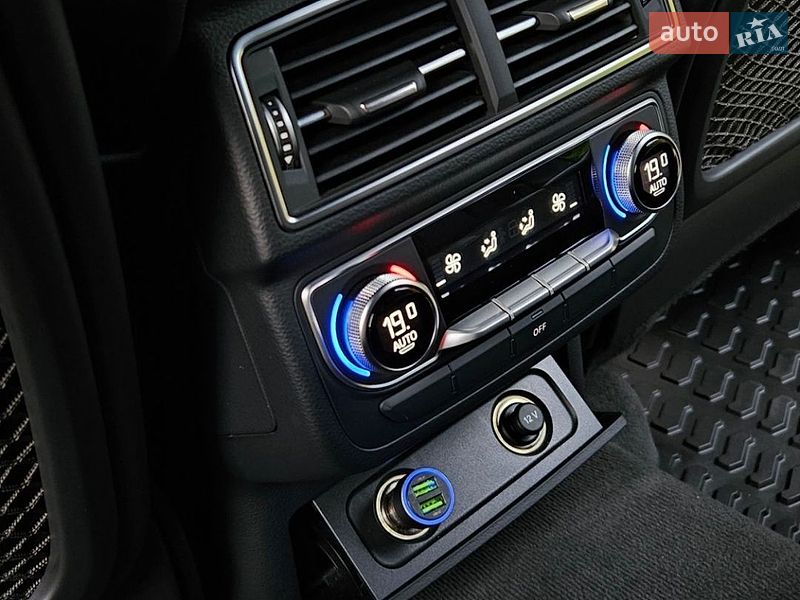 Внедорожник / Кроссовер Audi Q7 2015 в Сваляве