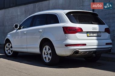 Позашляховик / Кросовер Audi Q7 2013 в Києві