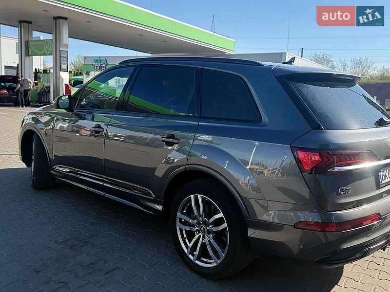 Внедорожник / Кроссовер Audi Q7 2020 в Ровно