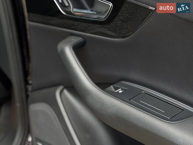Внедорожник / Кроссовер Audi Q7 2017 в Стрые