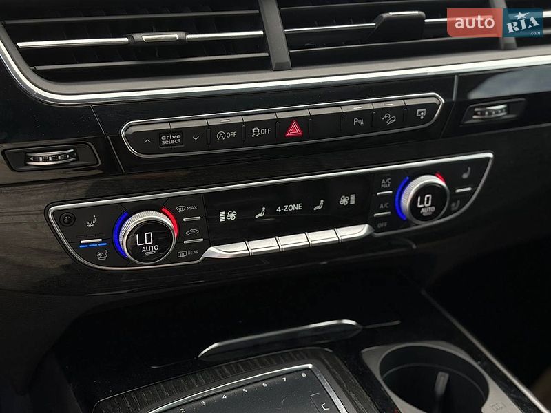 Внедорожник / Кроссовер Audi Q7 2017 в Стрые