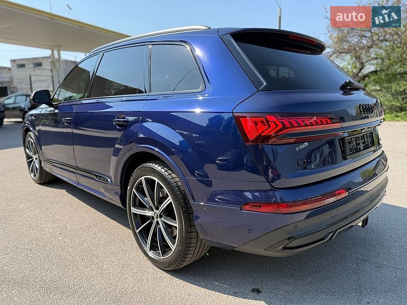 Позашляховик / Кросовер Audi Q7 2020 в Дніпрі