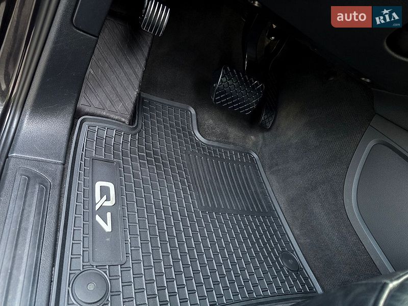 Внедорожник / Кроссовер Audi Q7 2015 в Полтаве