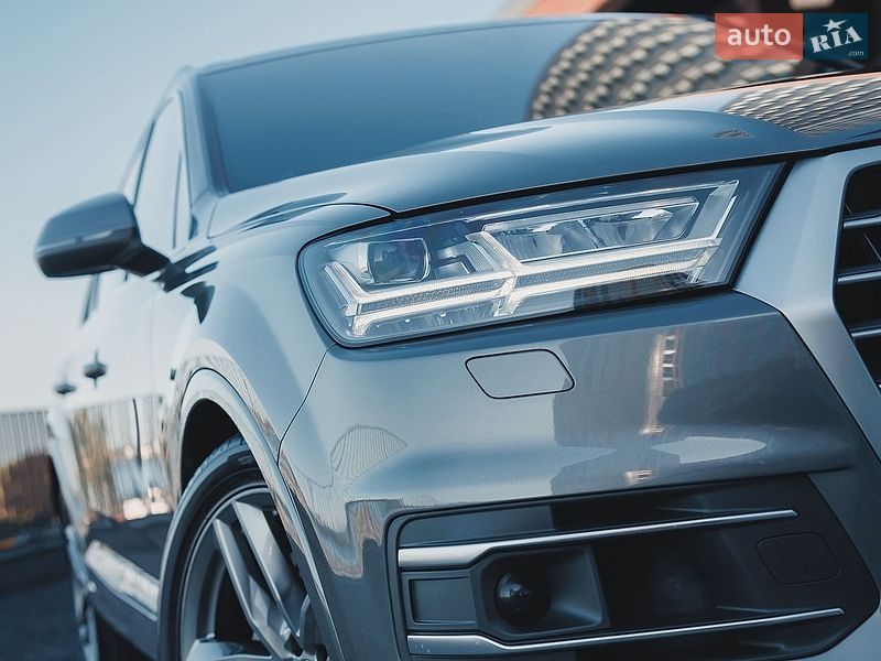 Позашляховик / Кросовер Audi Q7 2017 в Дніпрі