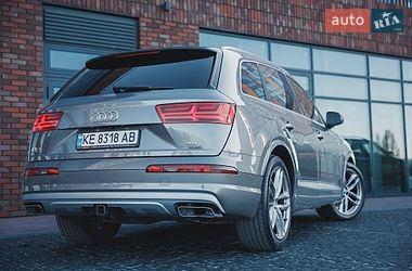 Позашляховик / Кросовер Audi Q7 2017 в Дніпрі
