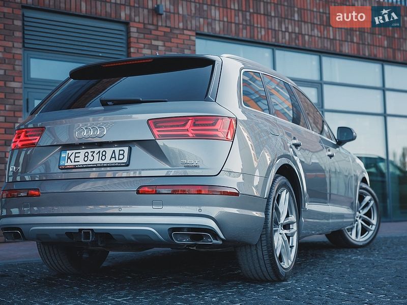 Позашляховик / Кросовер Audi Q7 2017 в Дніпрі
