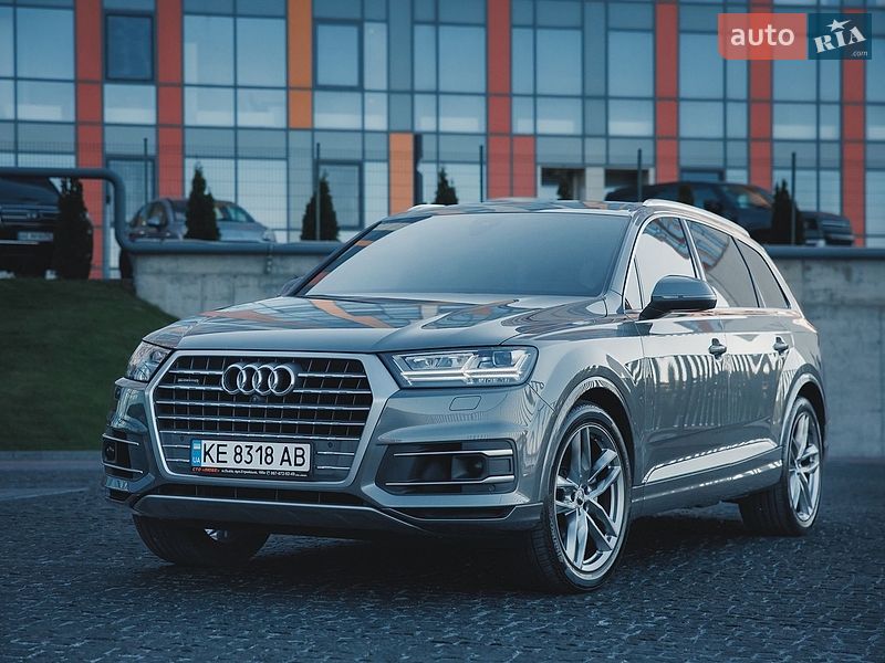 Позашляховик / Кросовер Audi Q7 2017 в Дніпрі