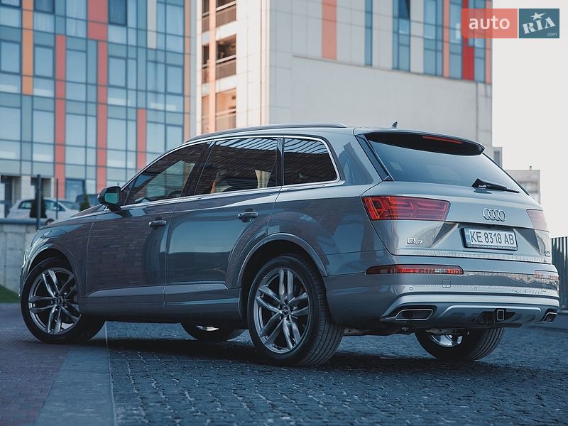 Позашляховик / Кросовер Audi Q7 2017 в Дніпрі