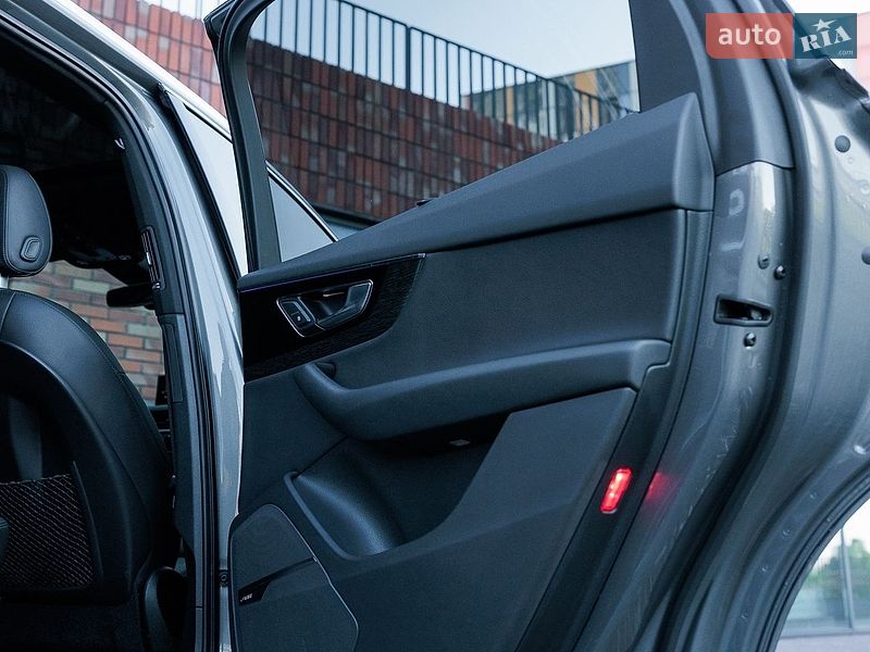 Позашляховик / Кросовер Audi Q7 2017 в Дніпрі