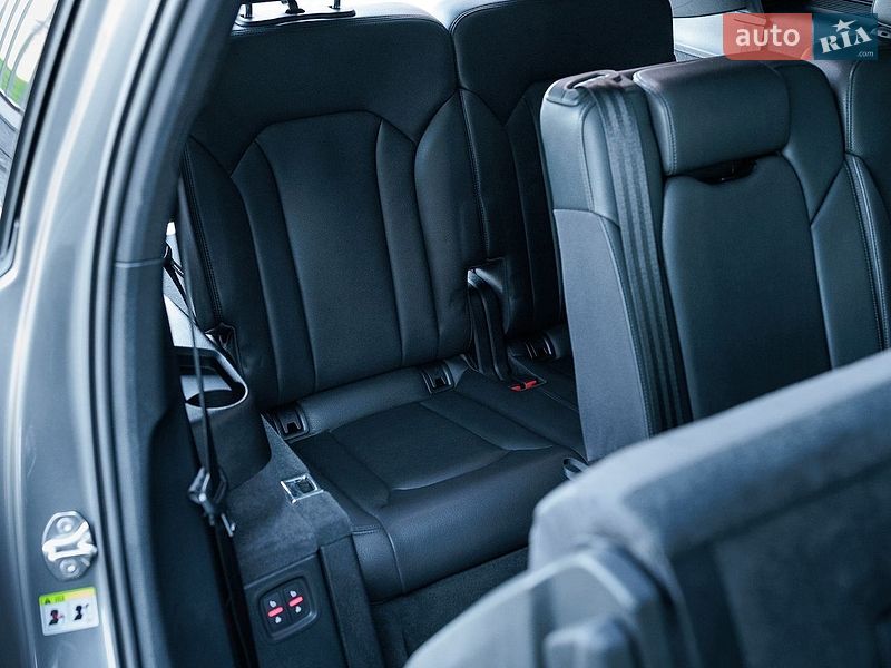 Позашляховик / Кросовер Audi Q7 2017 в Дніпрі