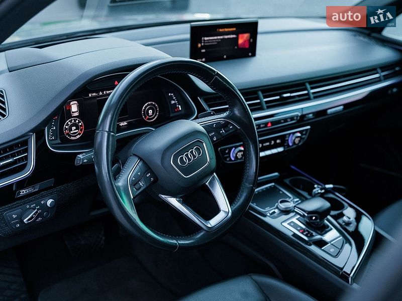 Позашляховик / Кросовер Audi Q7 2017 в Дніпрі