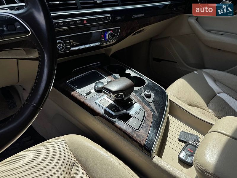 Позашляховик / Кросовер Audi Q7 2017 в Івано-Франківську