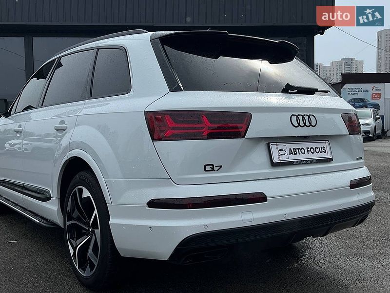 Внедорожник / Кроссовер Audi Q7 2017 в Киеве