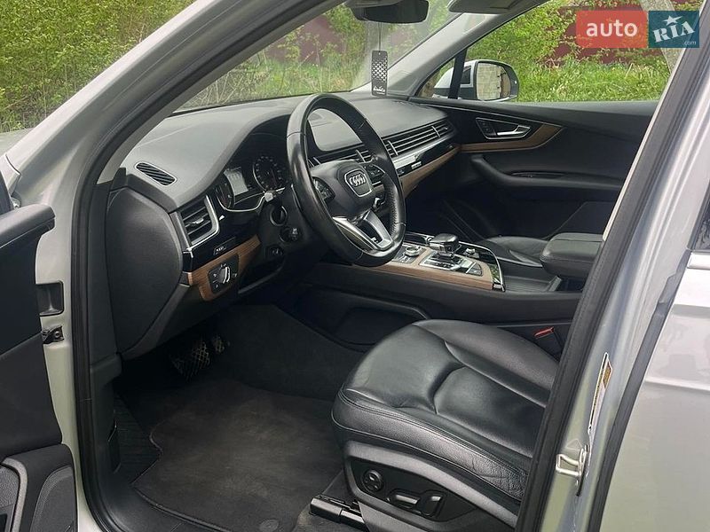 Позашляховик / Кросовер Audi Q7 2017 в Городку