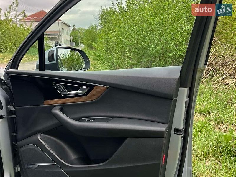 Внедорожник / Кроссовер Audi Q7 2017 в Городке