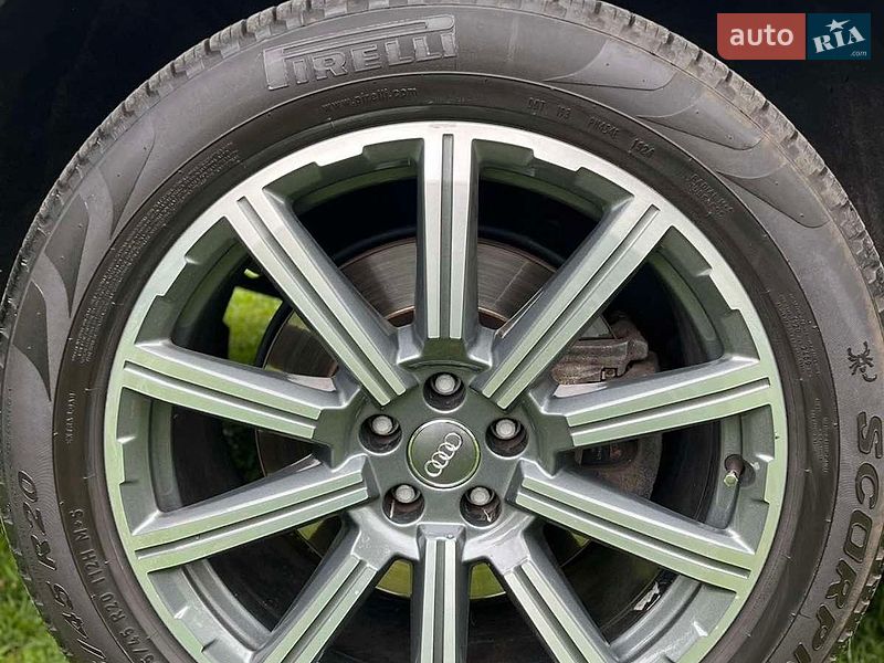 Позашляховик / Кросовер Audi Q7 2017 в Городку