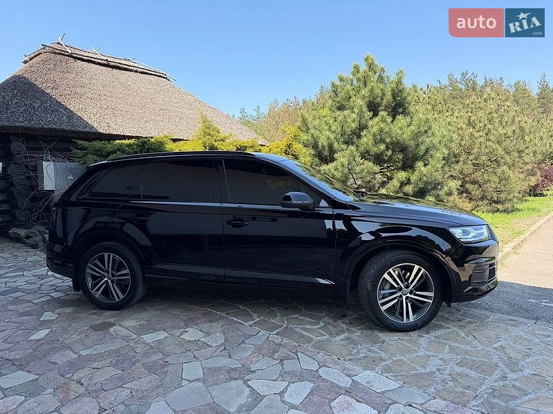 Позашляховик / Кросовер Audi Q7 2019 в Дніпрі