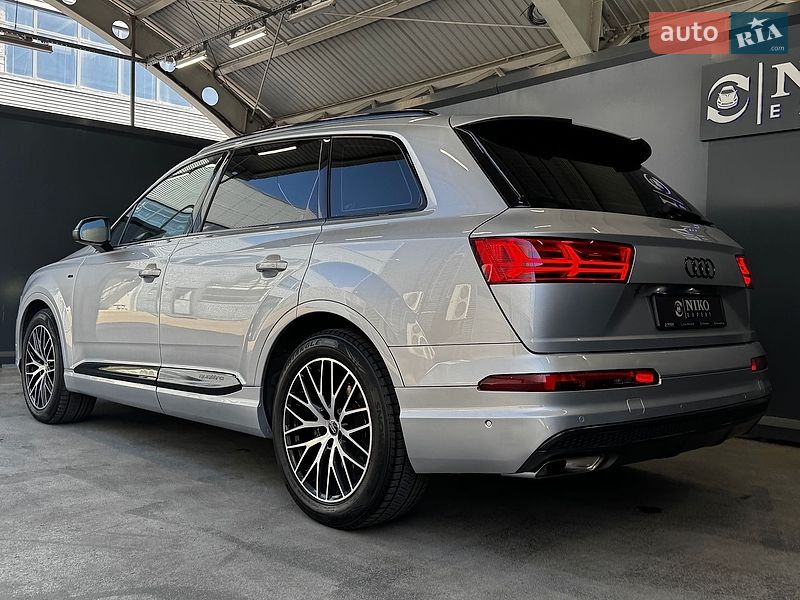 Внедорожник / Кроссовер Audi Q7 2017 в Киеве