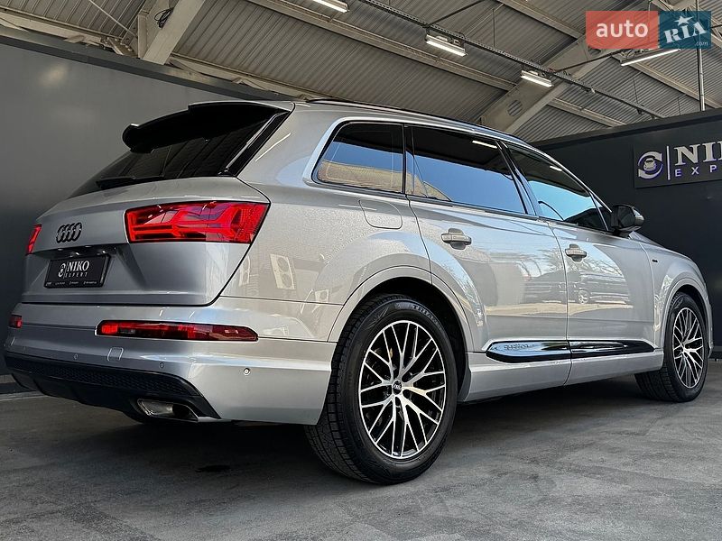Внедорожник / Кроссовер Audi Q7 2017 в Киеве