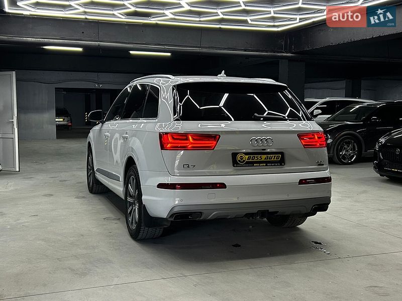 Позашляховик / Кросовер Audi Q7 2018 в Чернівцях