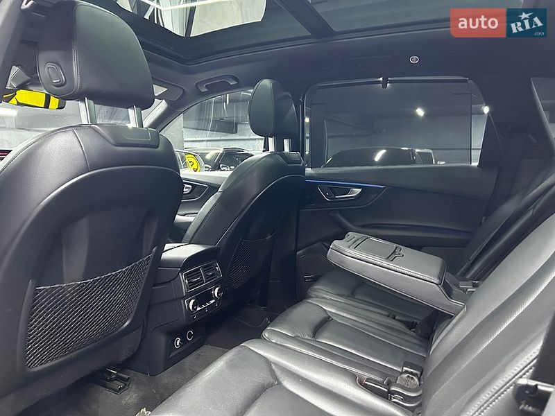 Позашляховик / Кросовер Audi Q7 2018 в Чернівцях